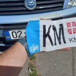 K.Mitrovica: Tablice RKS oznaka prelepljene stikerima KM i srpskim grbom