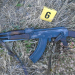 Maloletnik u Podujevu ranio desetogodišnjeg brata pucnjem iz kalašnjikova ak 47