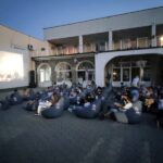Putujući bioskop na turneji po Kosovu bioskop na otvorenom gračanica