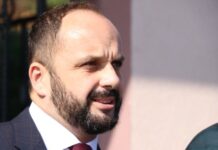 Radojević Kurtiju: Hvali se policijskim bazama, a prećutkuje prebijanje Raškovića i uzurpaciju zemlje