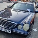 Tablice RKS oznaka ponovo prelepljene stikerima KM i srpskim grbom, postavljeni flajeri stikeri RKS KM