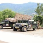 KFOR prati situaciju i spreman da interveniše ukoliko se ugrozi bezbednost; Pozivaju na traženje kompromisa KFOR Amerikanci SAD vojnici hameri Leposavić