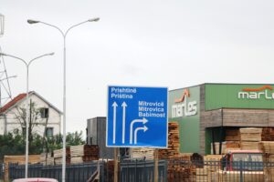 Zeri: Nedostak nadvožnjaka na putu Priština Mitrovica znak put