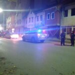 Kontrolisanom eksplozijom uklonjena neeksplodirana bomba iz kancelarije OIK u Mitrovici eulex i kp ispred kancelarije cik severna mitrovica