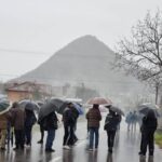Barikade 2. dan: EU poziva na uklanjanje, Kurti čeka KFOR, Beograd o „upadu ROSU“ barikade Rudare