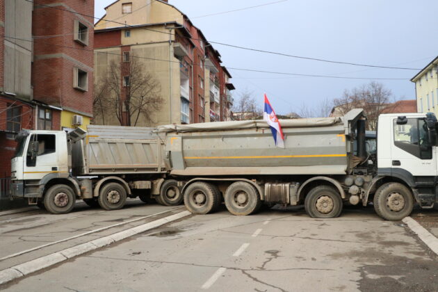 barikade mitrovica kamioni