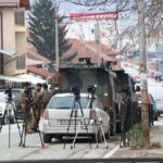 Mediji u EU: NATO ne može smiriti Kosovo, Makron i Vašington okrivljuju Kurtija kfor novinar kamera kamere