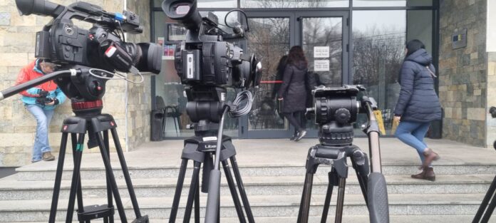 novinari kamera press mediji