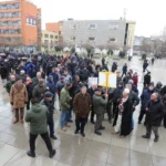 U Prištini dva događaja: U američkoj ambasadi sastanak o ZSO, a na ulici protest protiv ZSO