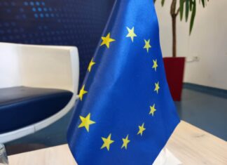 Nacrt Izveštaja o napretku za Kosovo: Kritike zbog delovanja na severu i poziv da se počne sa formiranjem ZSO Evropska unija zastava