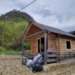 Zavrnuli rukave, očistili Zvečansku tvrđavu, 7 dana kasnije nema komunalnog da odnese otpad