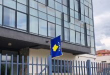Do novih izbora na Severu, ipak preko peticije za smenu gradonačelnika? Opština Severna Mitrovica zastava kosovska kosovo