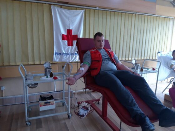 Crveni krst dobrovoljna akcija davanja krvi
