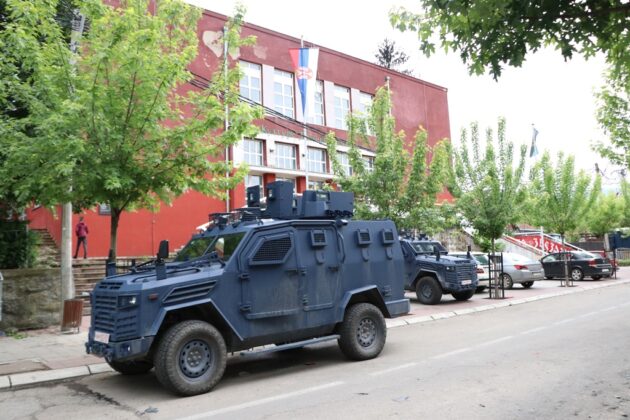 Op&scaron;tina Zvečan zastave kosovoska