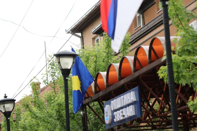 Op&scaron;tina Zvečan zastave kosovoska