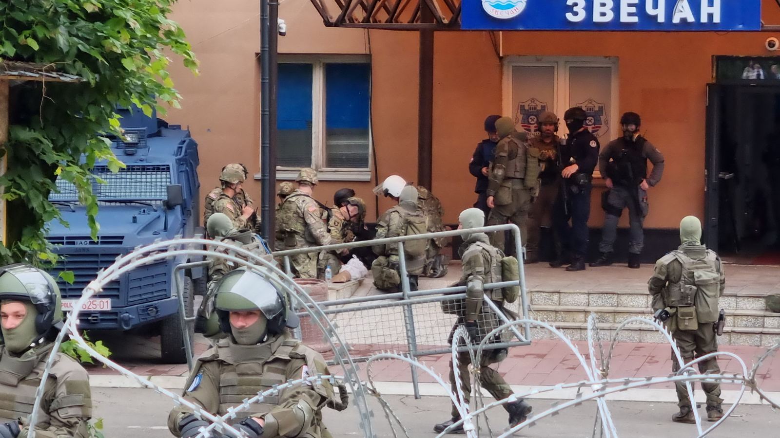 Uhapšen još jedan Srbin za napad na KFOR ispred opštine Zvečan 