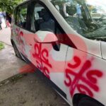 Oštećeni automobili Kallxo-a u Leposaviću; AGK osudio i izvestio o još dva incidenta