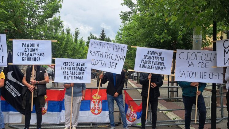 Protest zvečan skup du&scaron;an rado&scaron;