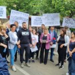 19. dan krize na Severu: U Zvečanu skup podrške uhapšenim Srbima; U Leposaviću Aljiu uspeo da poseti gradonačelnika Protest zvečan skup dušan radoš
