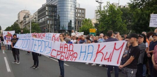 Protest Beograd poruka Sloboda za srbe transparent