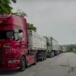 Kamioni sa albanskom robom blokirani na prelazu Morina