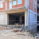 Nelegalna gradnja u Severnoj Mitrovici: Zaustavljena gradnja 19 objekata, deo dokumentacije ostao kod bivšeg direktora inspekcije