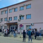 Nema potvrde o odlaganju odluke za „iseljavanje“ objekta u Bošnjačkoj, u zgradi zaposleni, a ispred novinarske ekipe