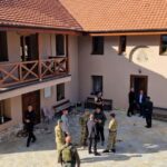 Direktor KP posetio Banjsku: Ohrabrio policajce i pohvalio „profesionalni rad“ Direktor KP Banjska