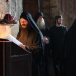 Some Pristina media falsely reported that Decani monks visiting a police station for IDs were being questioned for “hiding terrorists“ in Banjska