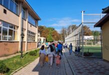 Počela nova školska godina: U Srbiji manje prvaka, u kosovskom sistemu manje učenika
