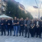 Bez zvanične informacije o identitetu, na Severu pale sveće za trojicu Srba ubijenih u sukobu sa policijom, tu i Srpska lista