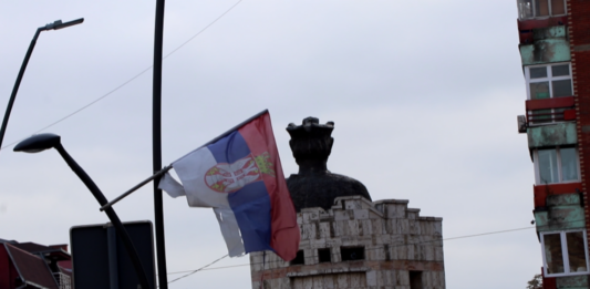 Kosovska Mitrovica spomenik caru lazaru zastava Srbije