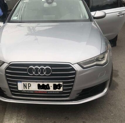 Auto, ajfon telefoni