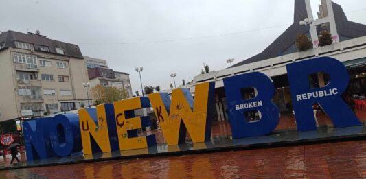 newborn priština spomenik