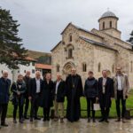 Rode sa ambasadorima iz regiona u V.Dečanima: „Nezaboravna poseta kosovskom manastiru na listi UNESCO“ Ambasadori Dečani poseta