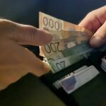 Dinari sa bankomata i šaltera od februara u slamaricu, evro jedina valuta dinari