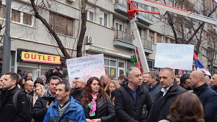 Protest Kosovska Mitrovica dinari