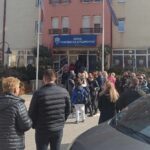 Svakodnevne gužve ispred filijala Poštanske štedionice u KM, limit na 10,000 dinara banka poštanska štedionica dinar
