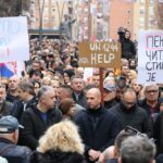 Poll: One year after the EU agreement, the majority of respondents say things have changed for the worse Protest Kosovska Mitrovica penzioneri dinar Uredba zastava transparenti Srpska lista