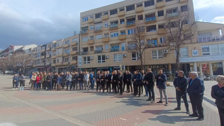 25 godi&scaron;njica Nato bombardovanja venci Mitrovica