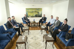 Aljbin Kurti sa ministrima i zamenicima ministara Rašić Vokri Čeku Radomirović