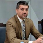 Sentić nakon obilaska uhapšenih mladića: Nehumano postupanje policije, vidljive povrede kojih nema u lekarskom izveštaju