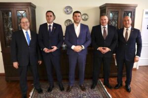 Džefri Hovenijer, Ljumir Abdidžiku, Memlji Krasnići, Gabrijel Eskobar i Ramuš Haradinaj
