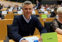 Nemec pozdravio ukidanje viza za pasoše KU: Neprihvatljiva činjenica da bi mala grupa ljudi na Z. Balkanu ostala diskriminisana Matjaž Nemec, slovenački poslanik