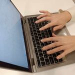 Informisan, medijski pismen građanin – odgovoran glas kucanje laptop kompjuter