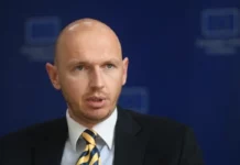 Seći granu na kojoj sediš Demuš Šaša