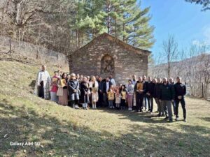 Moleban Sveštenici i vernici okupili su se juče u hramu Svetih Petra i Pavla u selu Brod
