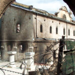 Eparhija: Da se nasilje nikada ne ponovi i za život na Кosovu i Metohiji u miru i poštovanju nasleđa svih zajednica 17 Mart pogrom Spaljena crkva Svetog Đorđa u Prizrenu, mart 2004. (Foto arhiva Kim)