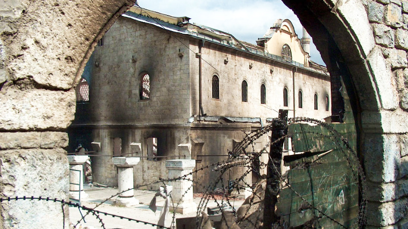17 Mart pogrom Spaljena crkva Svetog Đorđa u Prizrenu, mart 2004. (Foto arhiva Kim)