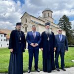Eskobar i Hovenijer u Visokim Dečanima sa vl. Teodosijem i igumanom o.Savom Dečani Eskobar Sava Teodosije Hovenijer
